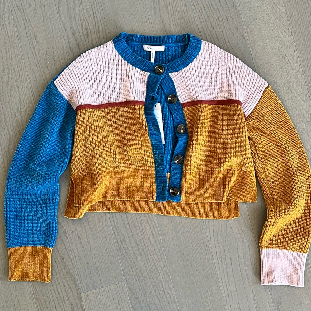 BRAND NEW - BCBG Cardigan size S